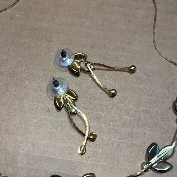 Vintage Girl Props Gold-tone Gorgeous Blue Crystal Floral Necklace Earrings Set - Picture 8 of 9